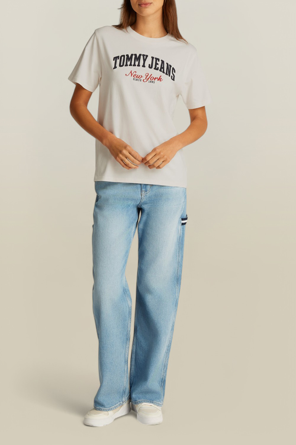 תמונת כל הלוק של חולצת טי TOMMY HILFIGER